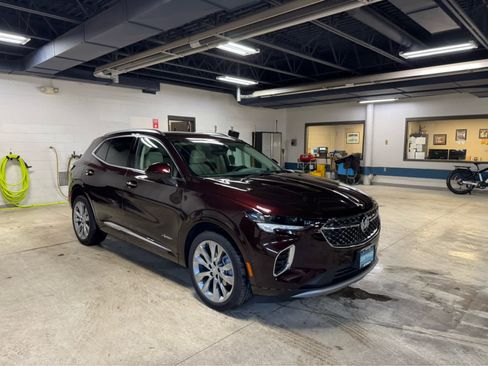 Certified 2022 Buick Envision Avenir w/ Technology Package II image 3