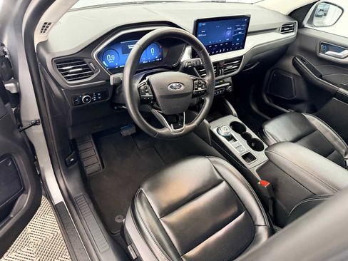 Used 2024 Ford Escape Platinum image 2