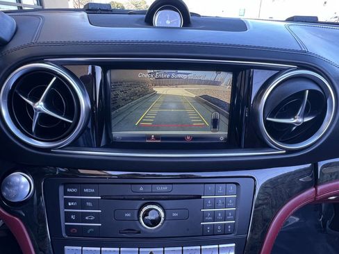 Used 2018 Mercedes-Benz SL 550 w/ Driver Assistance Package image 24