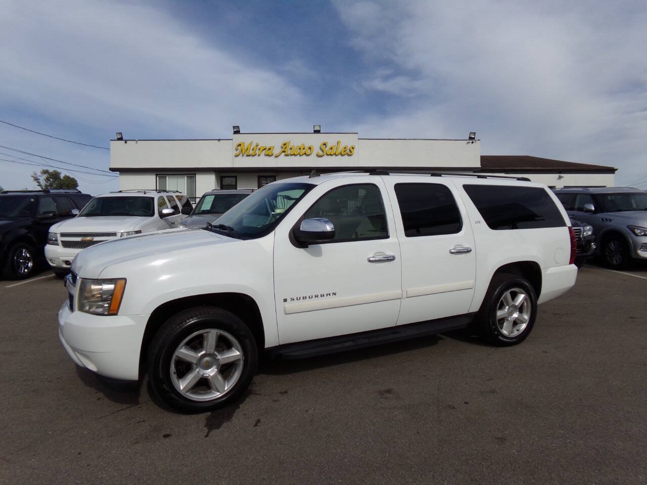 Used 2007 Chevrolet Suburban LTZ w/ LTZ Preferred Equipment Group AWD/4WD image 2