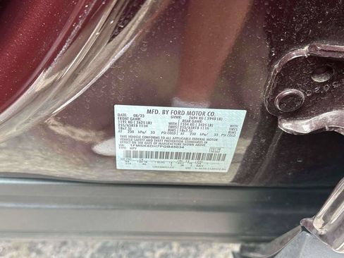 Used 2023 Ford Explorer XLT AWD/4WD image 19