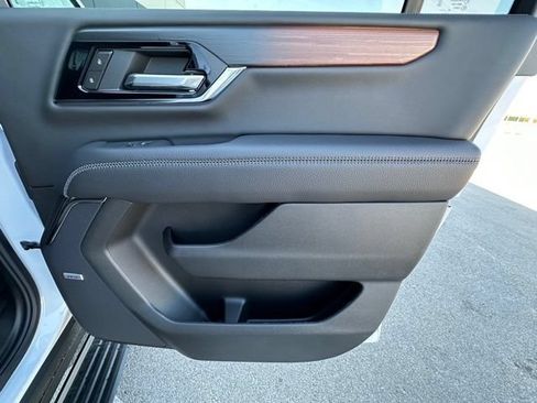 New 2026 GMC Yukon XL Denali w/ Sun & Power Step Package AWD/4WD image 27