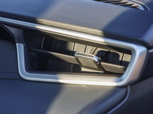 Used 2020 Toyota Corolla SE image 35