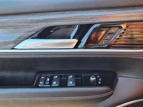 Used 2024 Jeep Wagoneer L Series II w/ Flexible Seating Group image 17