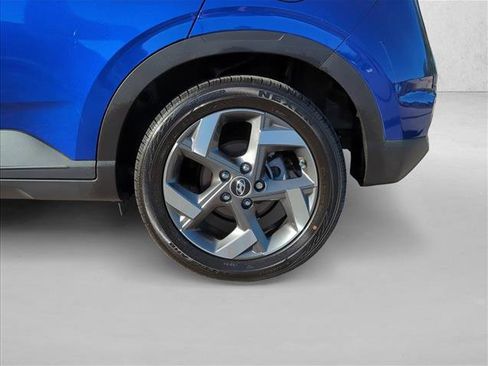 Used 2024 Hyundai Venue Limited image 9