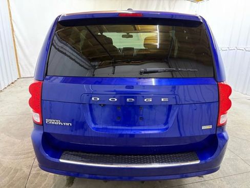 Used 2018 Dodge Grand Caravan SE w/ UConnect Hands-Free Group image 7