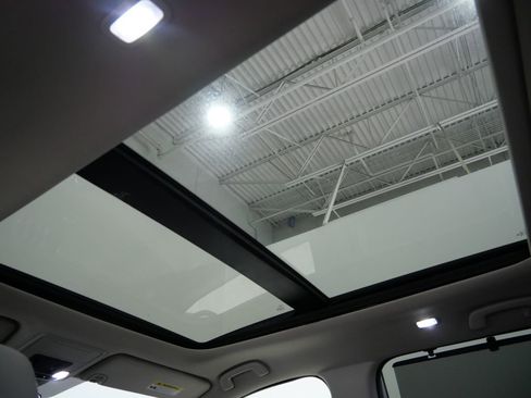 Used 2023 Honda Pilot Touring image 4