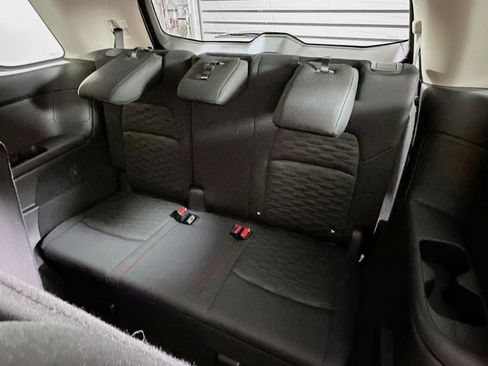 Used 2025 Nissan Pathfinder SV image 26