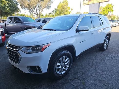 Used 2020 Chevrolet Traverse LT FWD image 1