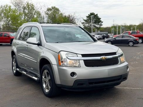 Used 2008 Chevrolet Equinox LT w/ LT Preferred Equipment Group FWD image 2