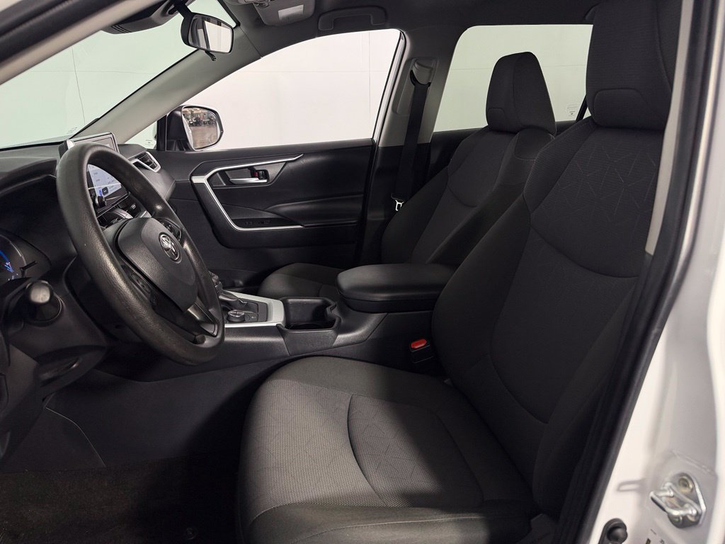 Used 2025 Toyota RAV4 XLE AWD/4WD image 19