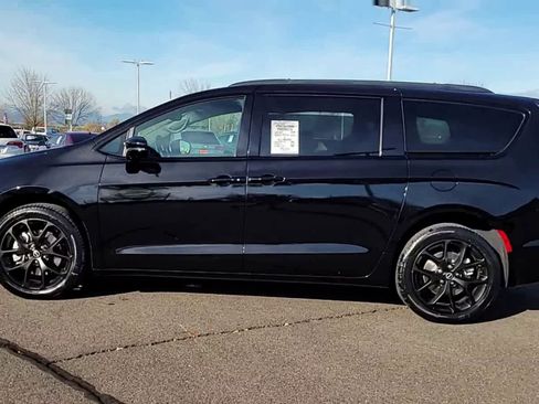 New 2026 Chrysler Pacifica Select image 5