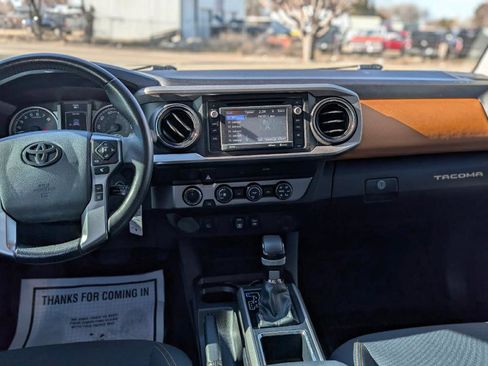 Used 2019 Toyota Tacoma SR5 AWD/4WD image 14