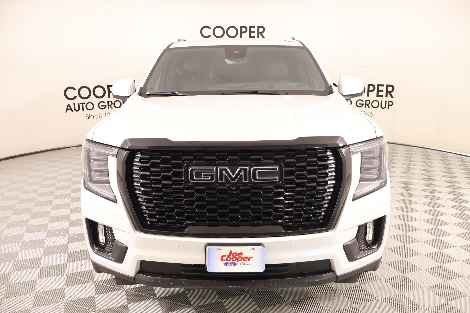 Used 2023 GMC Yukon XL Denali w/ Advanced Technology Package AWD/4WD image 10
