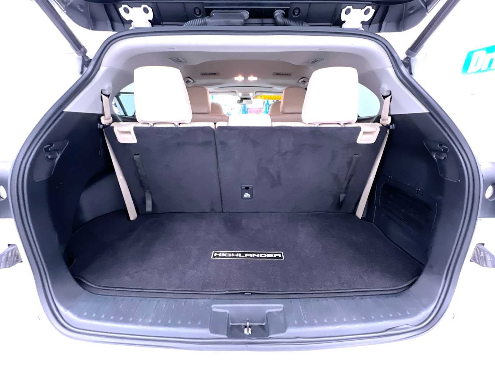 Used 2023 Toyota Highlander XLE AWD/4WD image 43