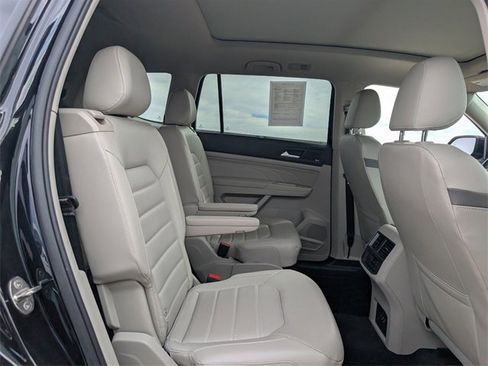 Used 2022 Volkswagen Atlas SEL Premium image 8