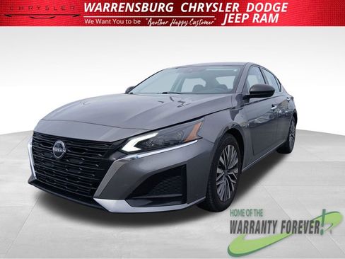 Used 2024 Nissan Altima 2.5 SV FWD image 8