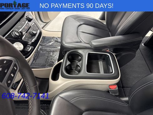 Used 2023 Chrysler Pacifica Touring-L FWD image 20