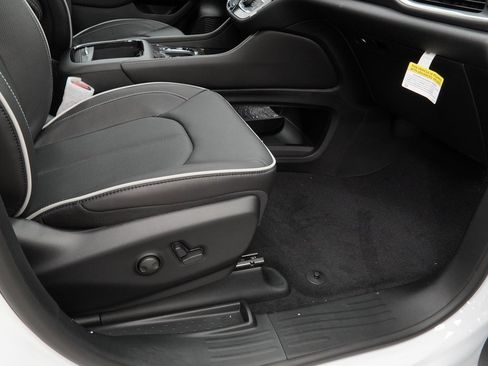 New 2026 Chrysler Pacifica Limited w/ S Appearance Package image 34