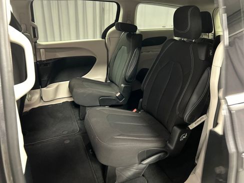 Used 2023 Chrysler Voyager LX image 23