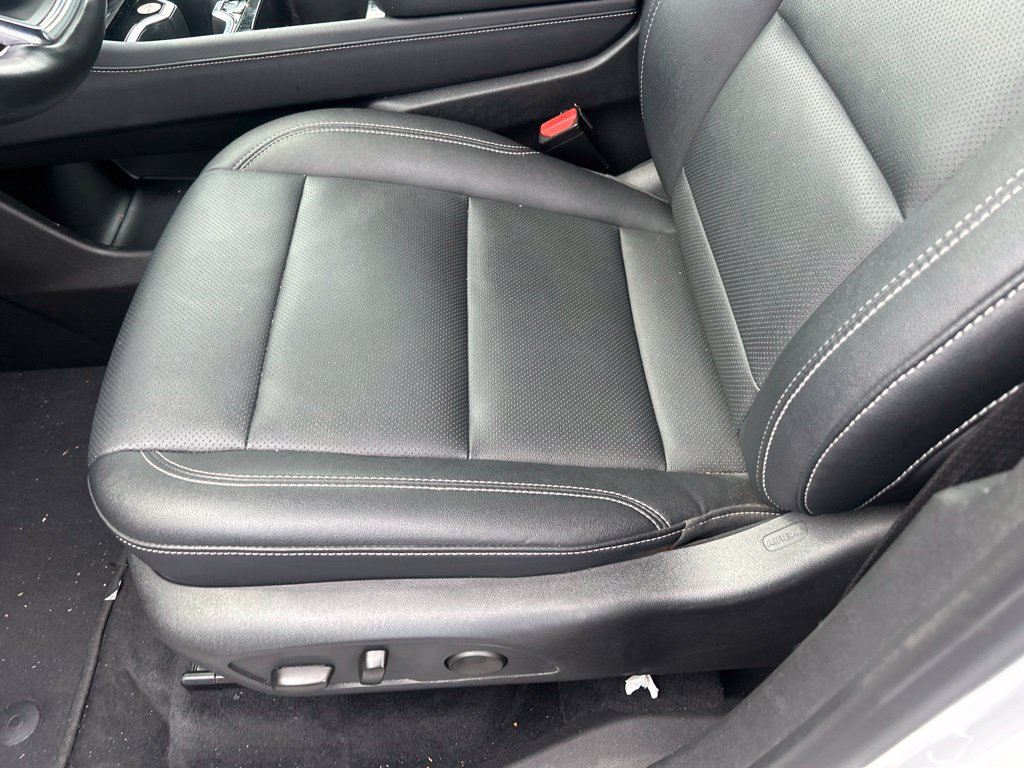 Used 2025 Chevrolet Traverse LT FWD image 16