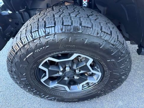 Used 2020 Jeep Gladiator Rubicon w/ Dual Top Group AWD/4WD image 9