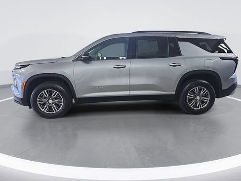 Certified 2024 Chevrolet Traverse LT w/ Trailering Package FWD image 7