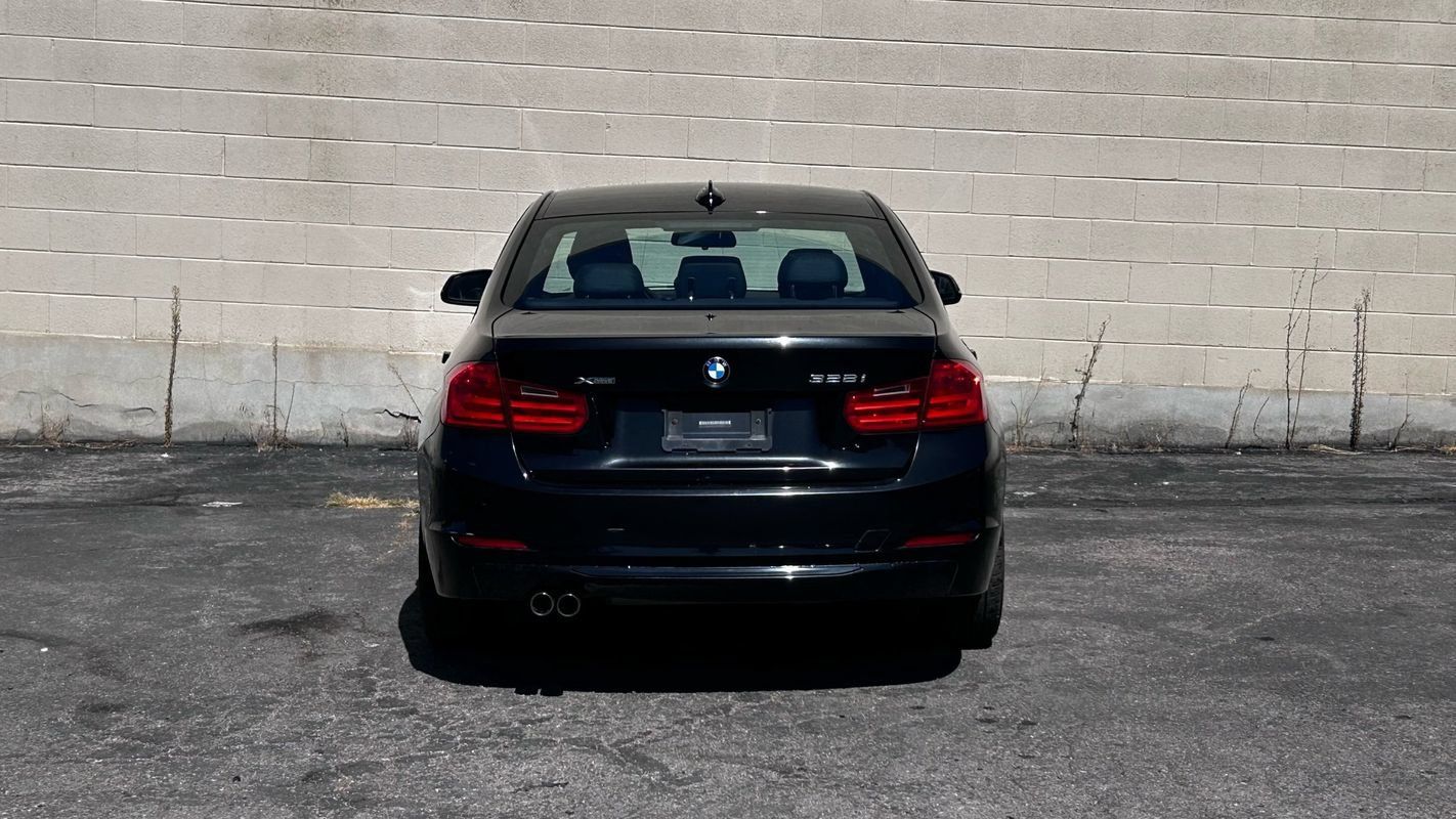 Used 2013 BMW 328i xDrive Sedan w/ Premium Pkg AWD/4WD image 4
