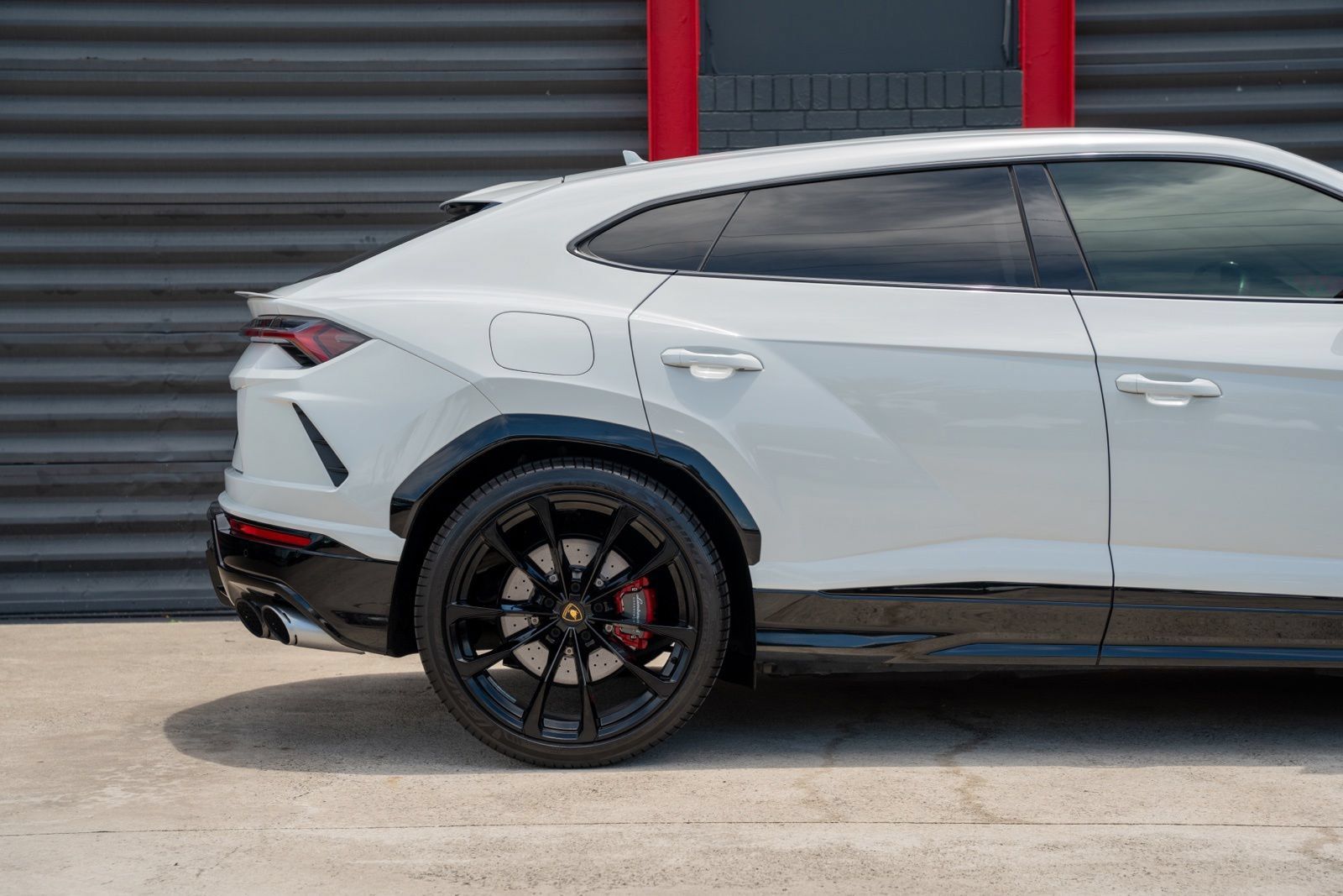 Used 2022 Lamborghini Urus AWD/4WD image 3