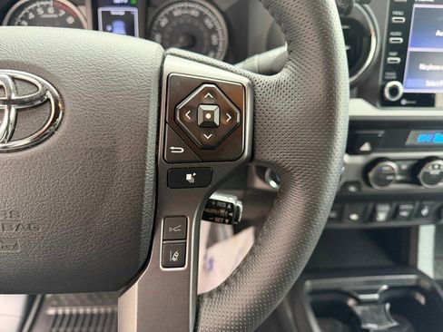Used 2022 Toyota Tacoma TRD Sport image 15