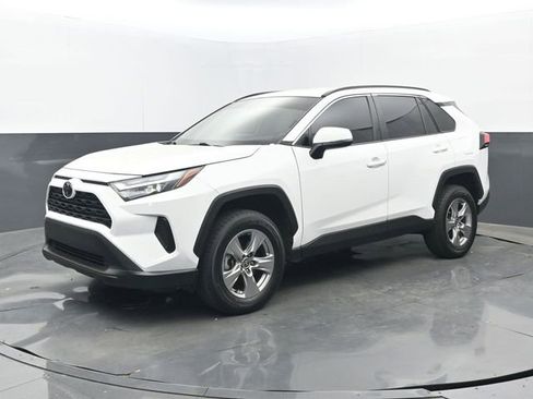 Used 2022 Toyota RAV4 XLE image 8