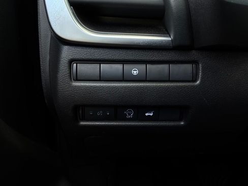 Used 2025 Nissan Rogue SV AWD/4WD image 25