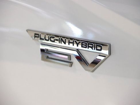 Used 2024 Mitsubishi Outlander 4WD Plug-In Hybrid image 13