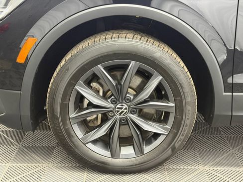 Used 2023 Volkswagen Tiguan SE AWD/4WD image 36