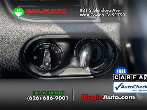 Used 2018 Porsche Macan AWD/4WD image 24