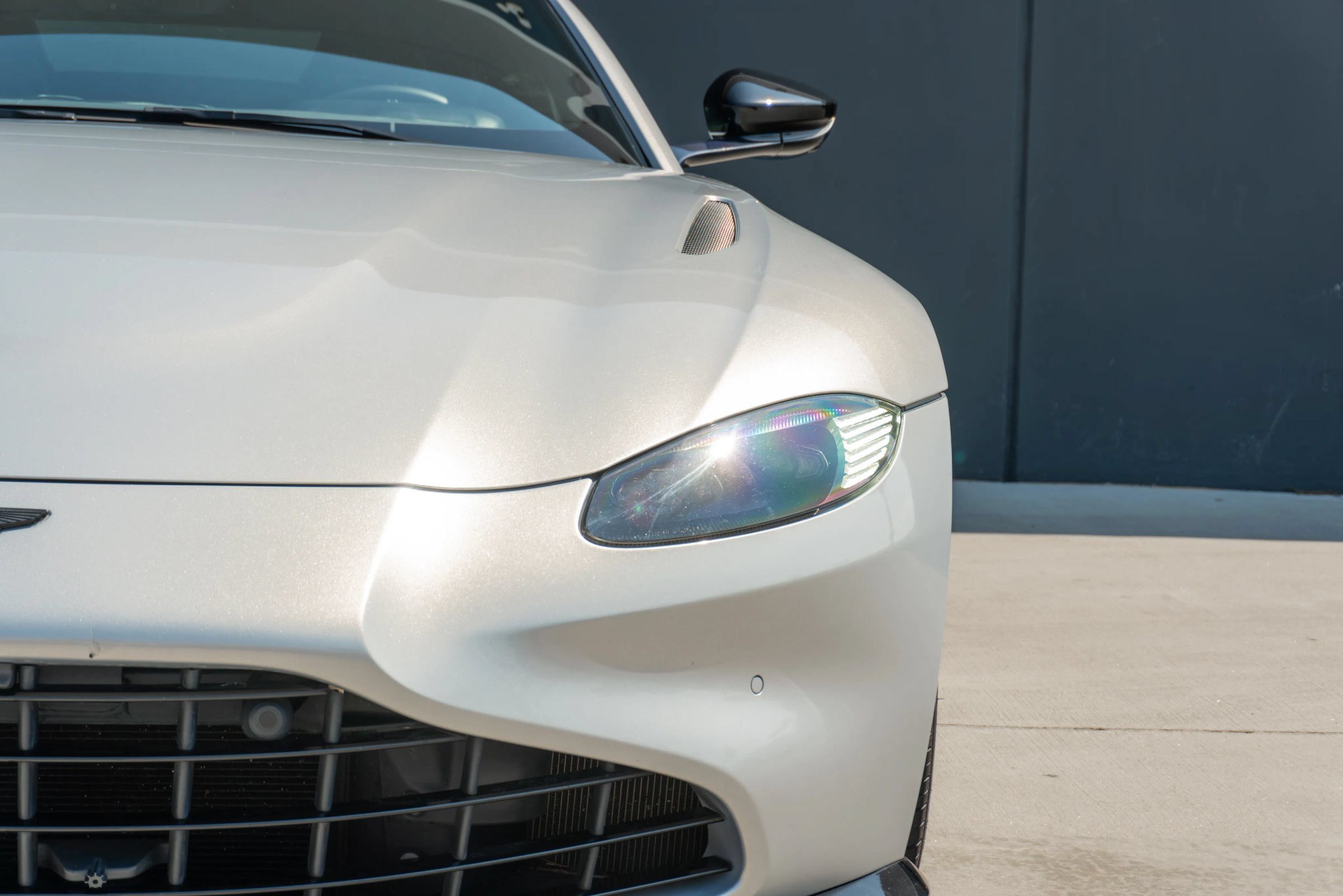 Used 2022 Aston Martin V8 Vantage Roadster RWD image 30