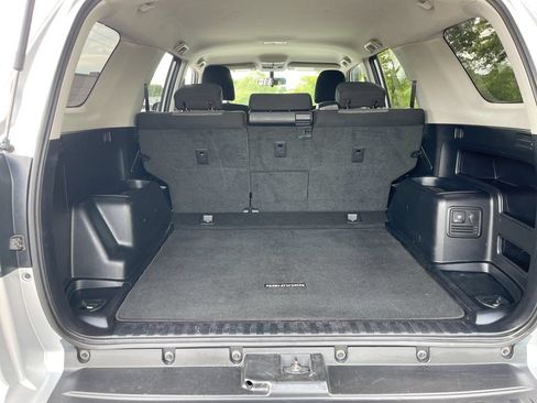 Used 2019 Toyota 4Runner SR5 AWD/4WD image 17