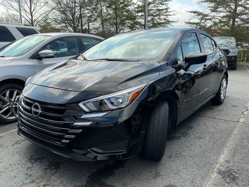 Used 2023 Nissan Versa S image 2