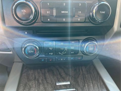 Used 2017 Ford F350 Lariat w/ Lariat Ultimate Package AWD/4WD image 28