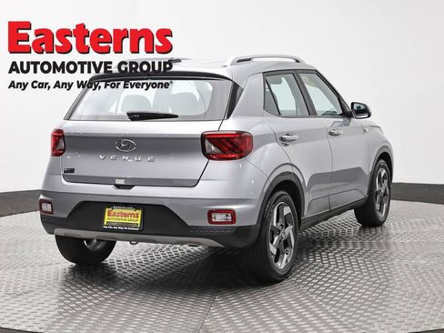 Used 2025 Hyundai Venue SEL FWD image 5