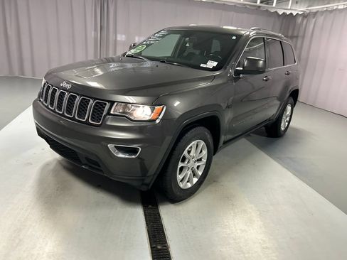 Used 2021 Jeep Grand Cherokee Laredo AWD/4WD image 3