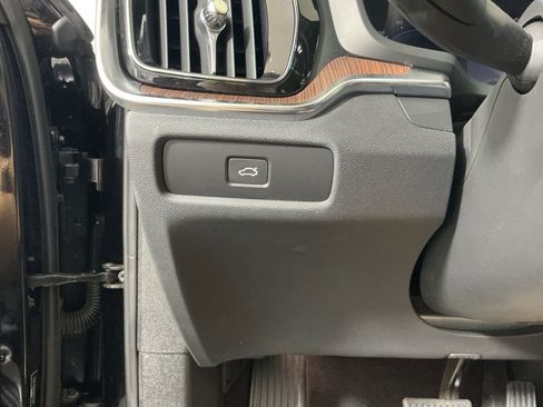 Used 2024 Volvo V60 B5 Cross Country Plus image 20