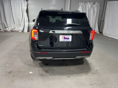 Used 2024 Ford Explorer XLT w/ Equipment Group 202A image 6