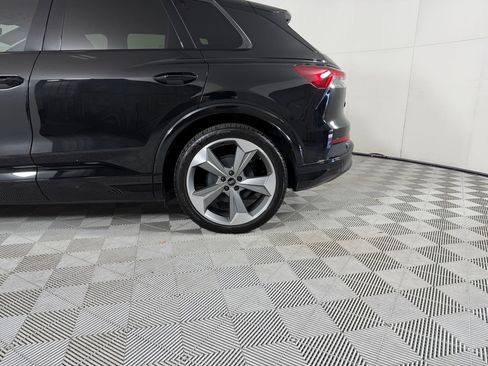 Used 2025 Audi Q4 e-tron Premium Plus image 27