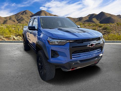 Used 2025 Chevrolet Colorado ZR2 w/ Technology Package AWD/4WD image 5