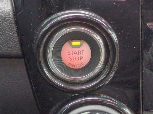 Used 2022 Nissan Titan Platinum Reserve w/ Moonroof Package image 17