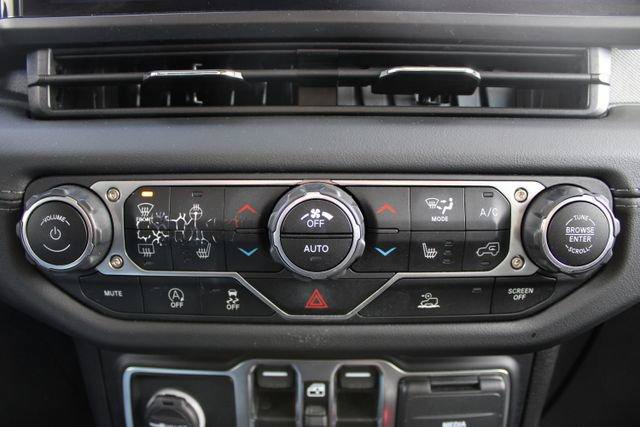 Used 2024 Jeep Wrangler Unlimited Sahara AWD/4WD image 32