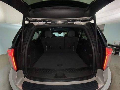 Used 2023 Chevrolet Suburban LT image 24