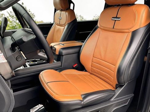 Used 2024 Ford F450 Platinum w/ FX4 Off-Road Package image 26