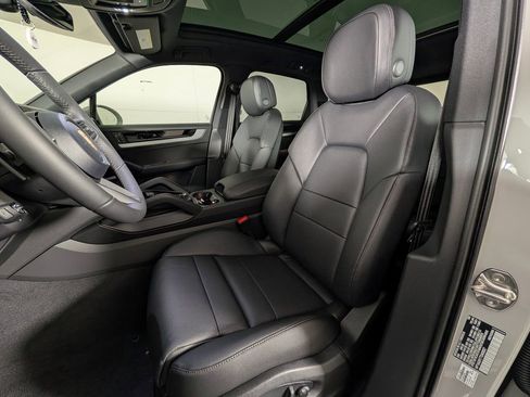New 2026 Porsche Cayenne image 5
